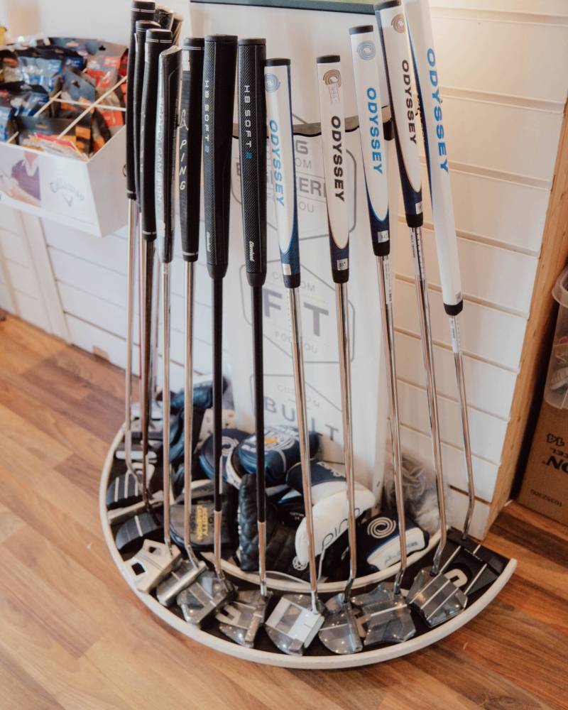 Izzy‘sGolfshop-10-scaled-r69tzvvtryg5cdw47y5k9bta1unk6se42gitrk2sy8-Fitting